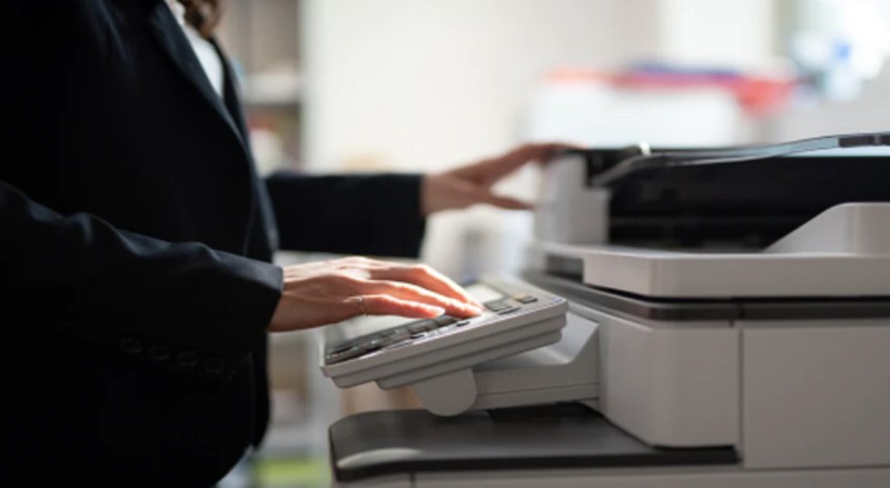 Do người dùng sai thao tác có thể làm kẹt giấy máy photocopy