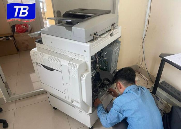 Kiểm tra các rắc nguồn trên máy Toshiba để đảm bảo máy không bị lỗi