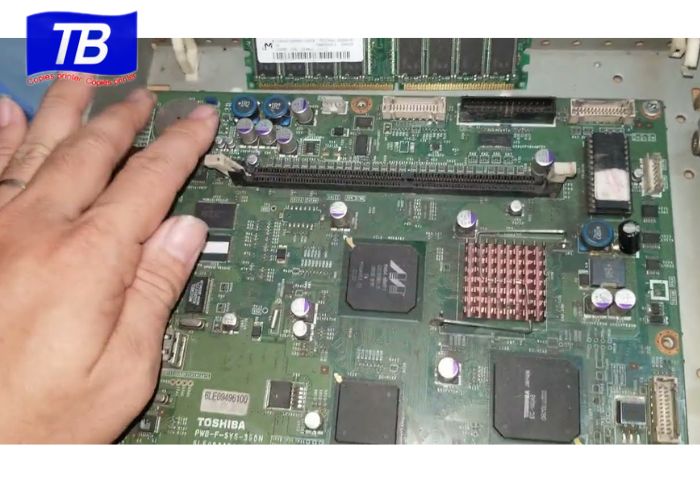 Thay thế ổ cứng hoặc bo mạch SYS trên máy Toshiba 656