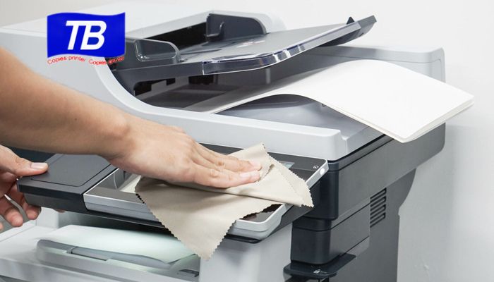 Vệ sinh thật sạch sẽ máy photocopy Ricoh