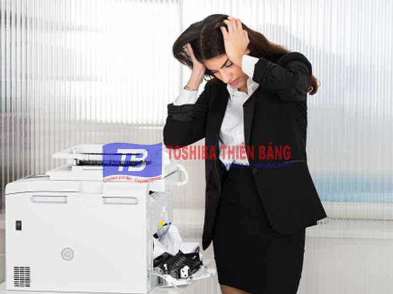 Khi nào nên gọi hỗ trợ khi máy photocopy không lên nguồn ?